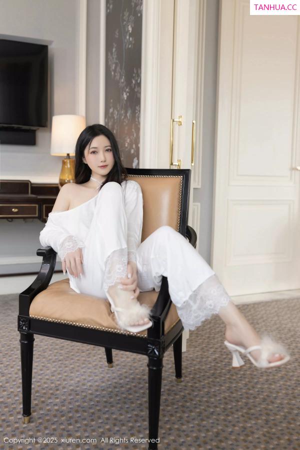 鱼子酱fish  [XiuRen]高清写真图 2025.06.20 No.10445 鱼子酱Fish 印尼旅拍第6张图片